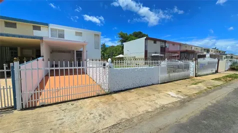 15 Villa Evangelina Manati PR 00674