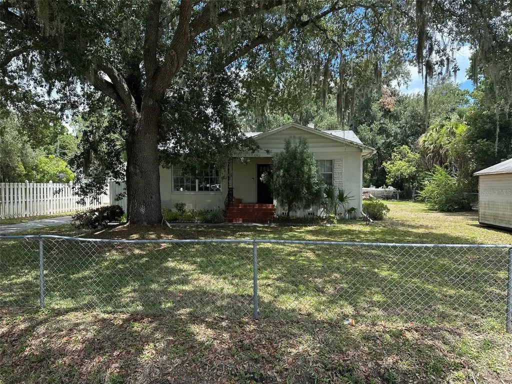 808 N Johnson Street Plant City FL 33563