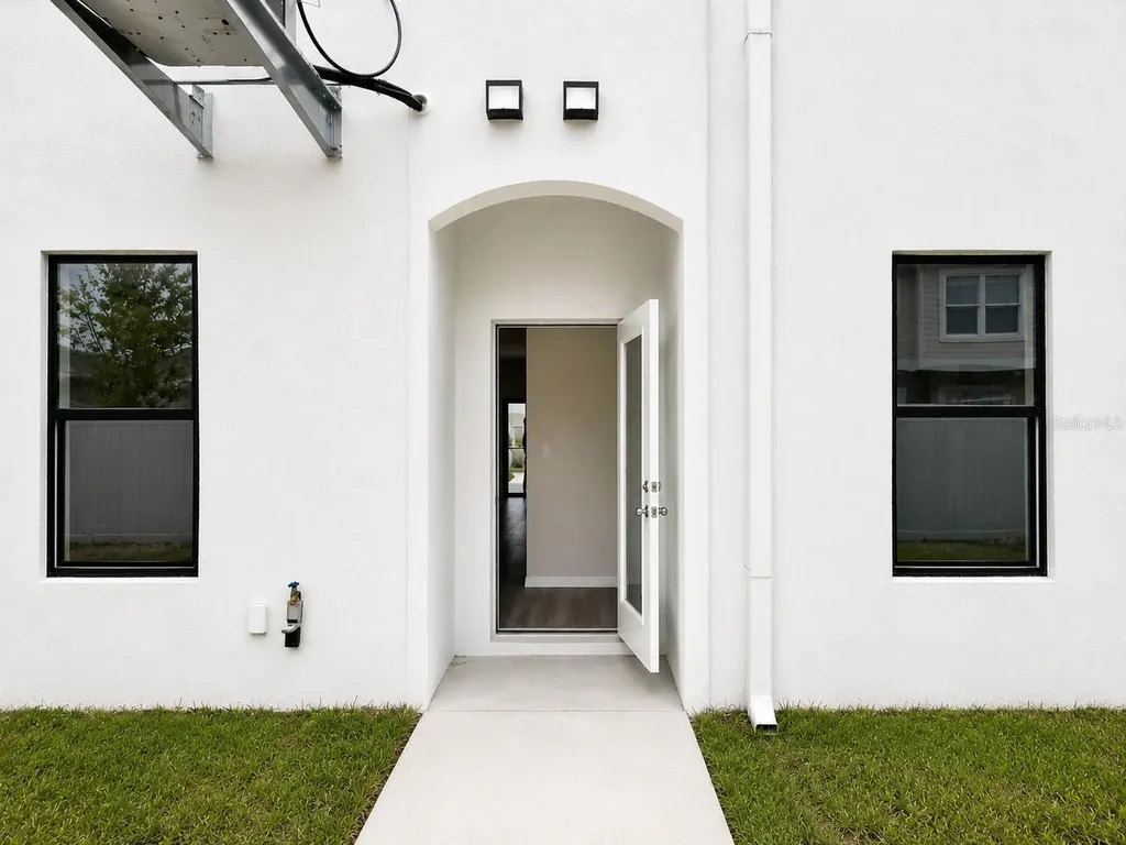 4343 Cambio Gardens Court Tampa FL 33610