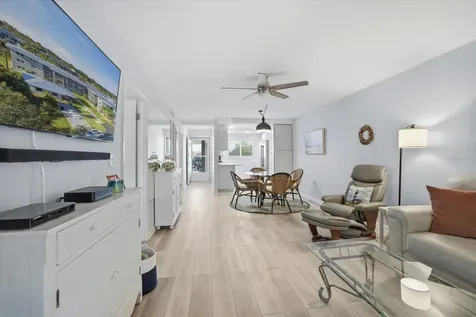 649 Tamiami Trail S Venice FL 34285