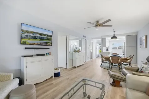 649 Tamiami Trail S Venice FL 34285
