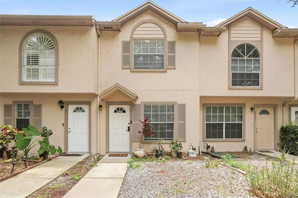 2209 Fletchers Point Circle Tampa FL 33613