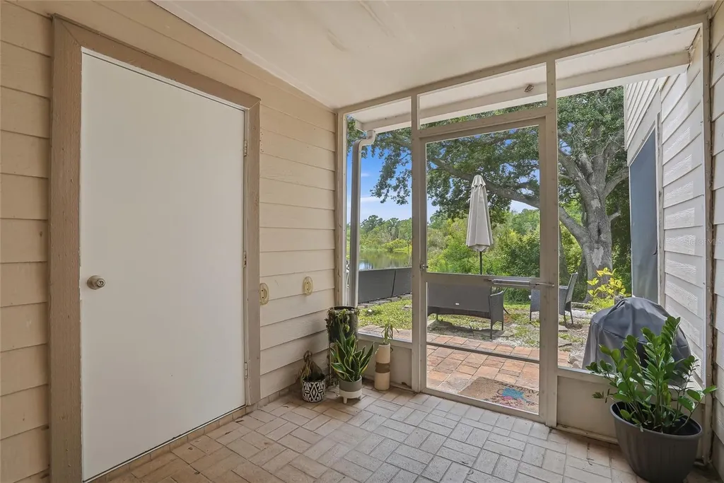 2209 Fletchers Point Circle Tampa FL 33613