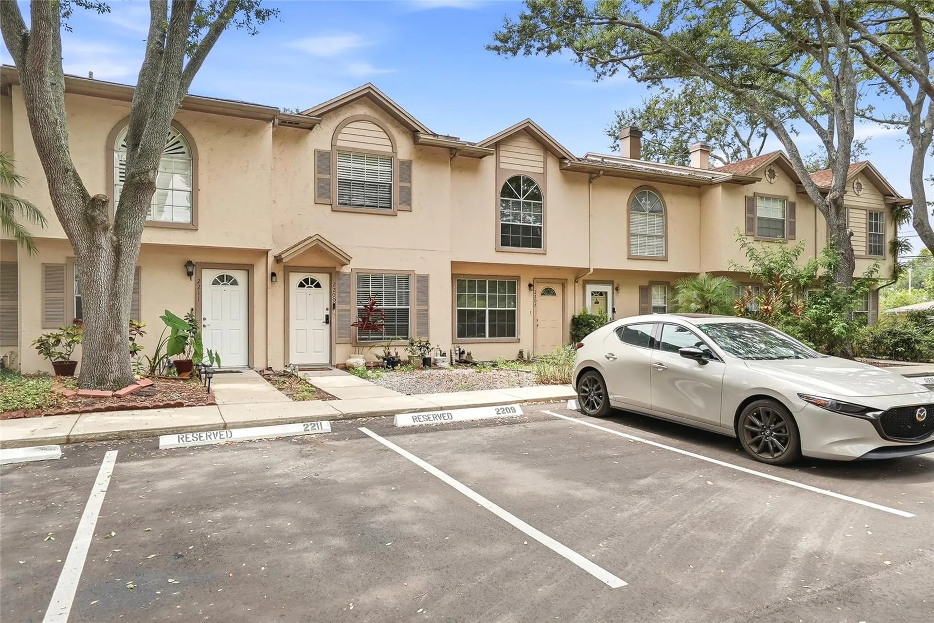 2209 Fletchers Point Circle Tampa FL 33613