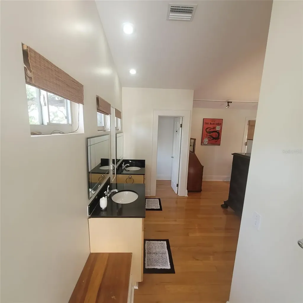 2916 W Bay Court Avenue Tampa FL 33611
