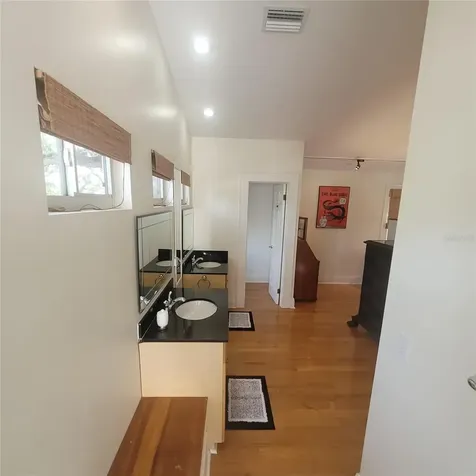 2916 W Bay Court Avenue Tampa FL 33611