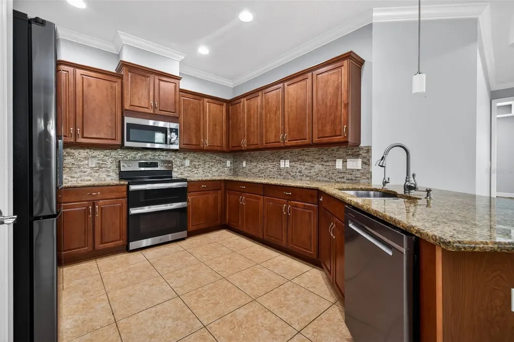 712 Chipper Drive Sun City Center FL 33573