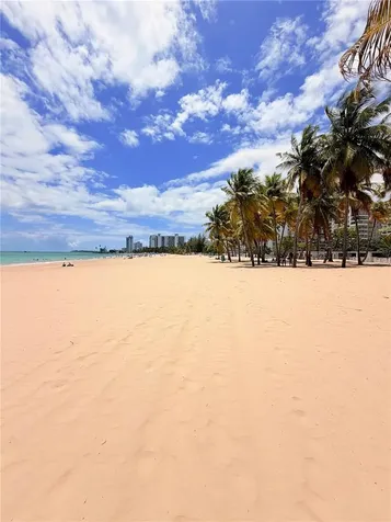 Avenue Isla Verde Cond. Los Corales Carolina PR 00979