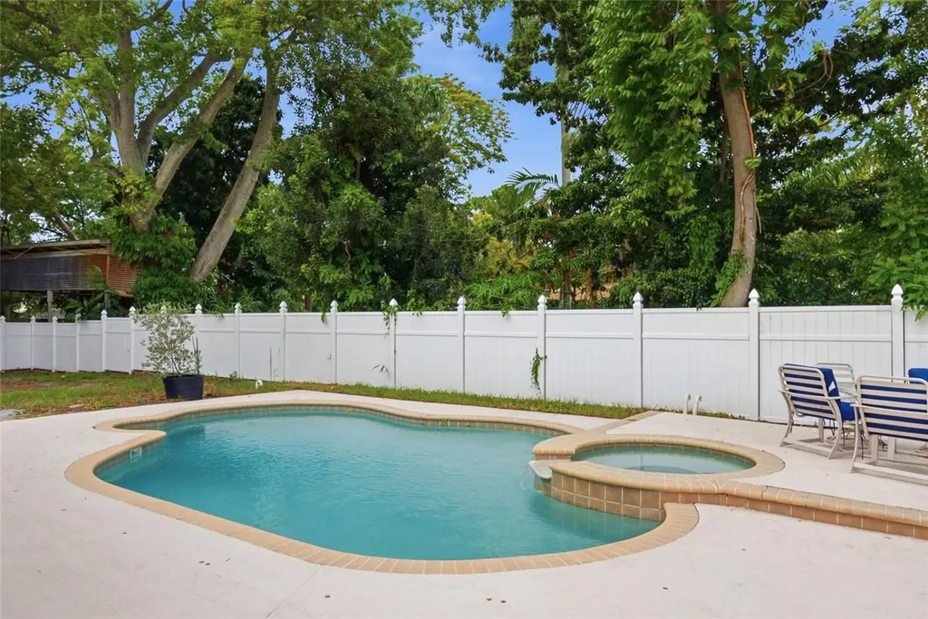 8205 Westridge Drive Tampa FL 33615