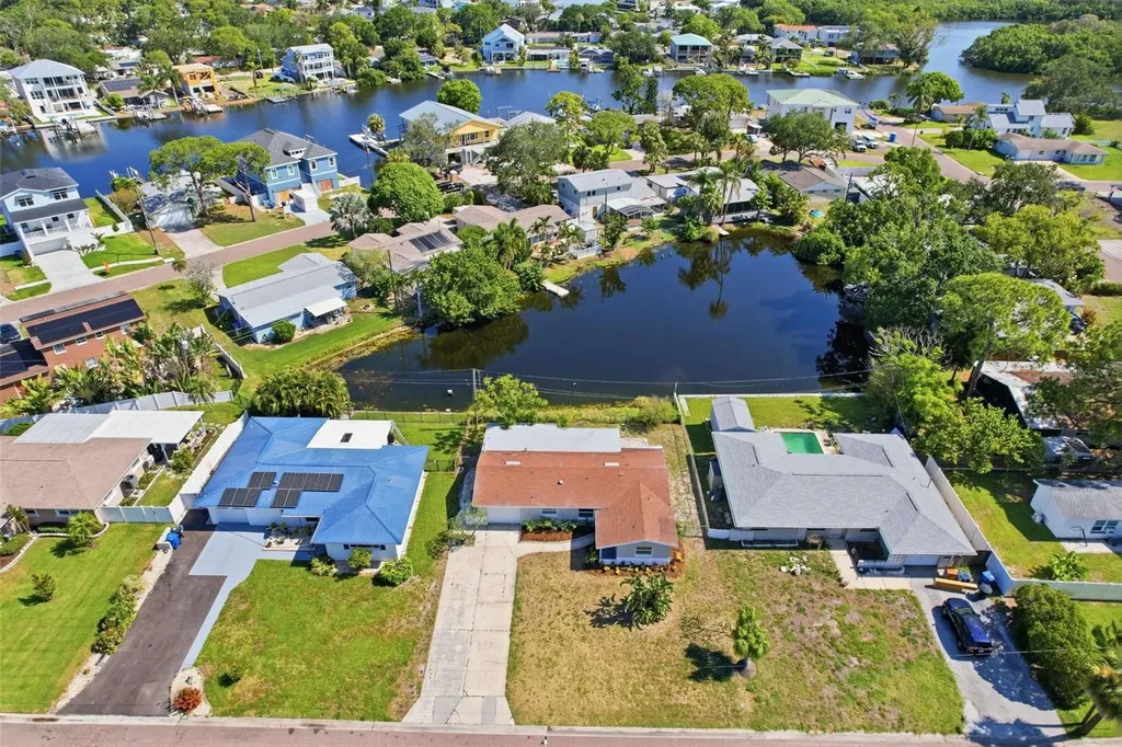 307 87th Avenue NE St Petersburg FL 33702