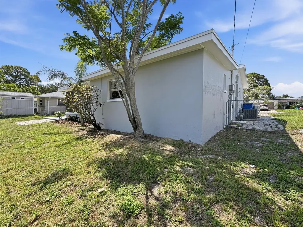 307 87th Avenue NE St Petersburg FL 33702