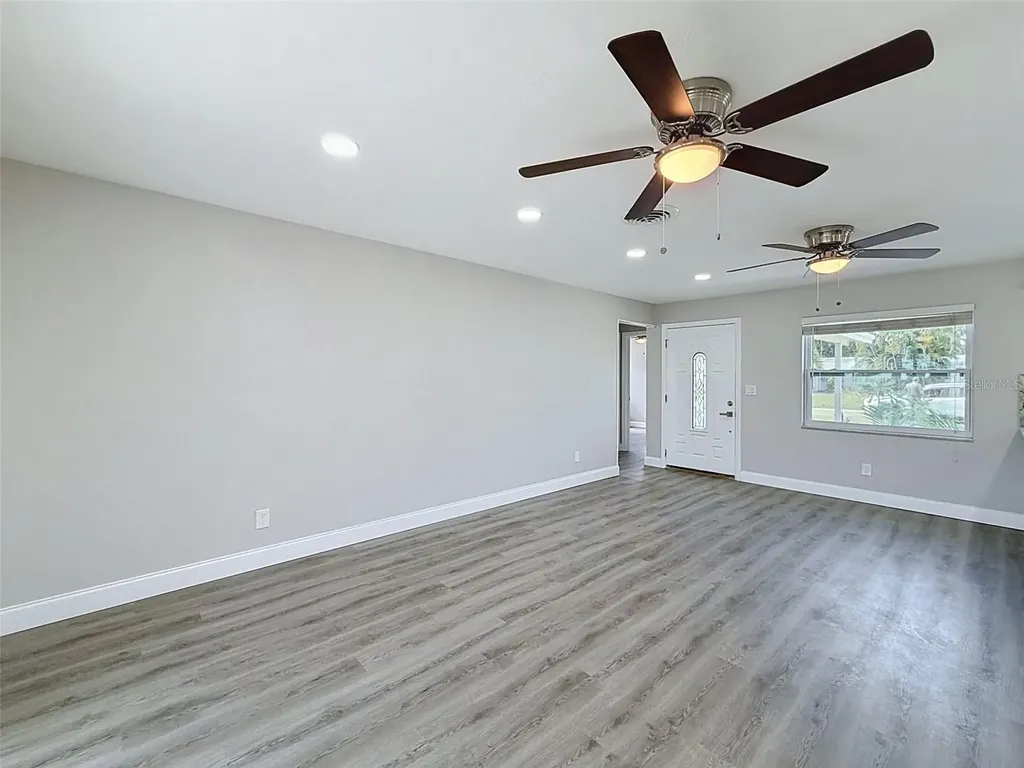 307 87th Avenue NE St Petersburg FL 33702