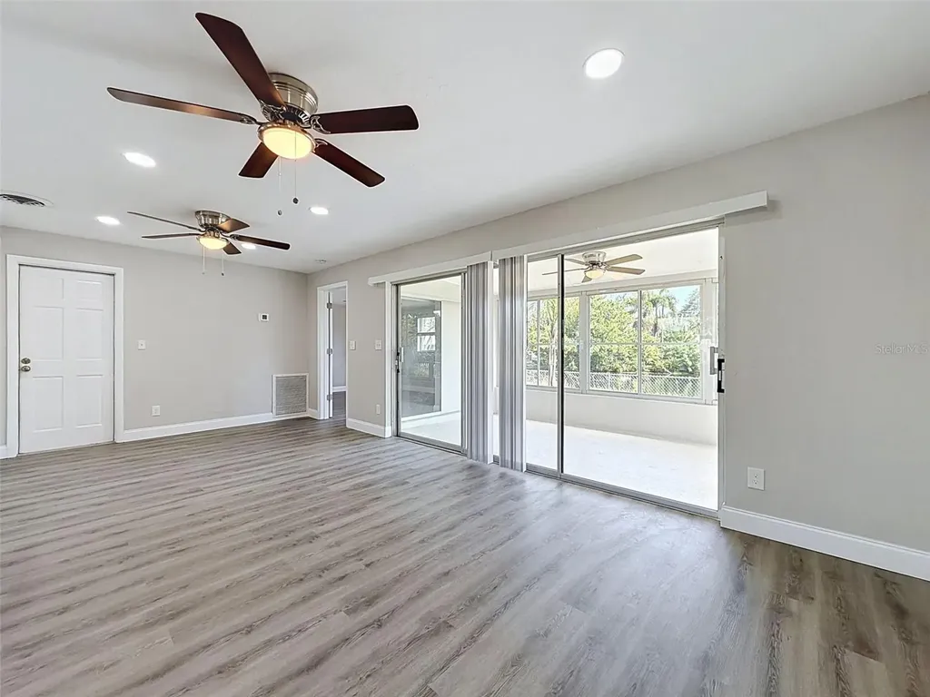 307 87th Avenue NE St Petersburg FL 33702