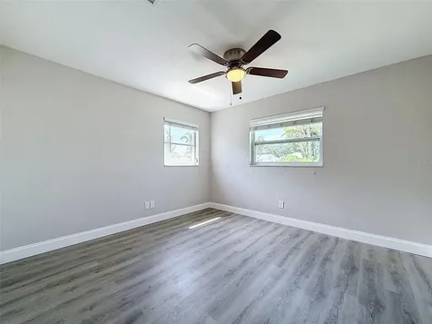 307 87th Avenue NE St Petersburg FL 33702