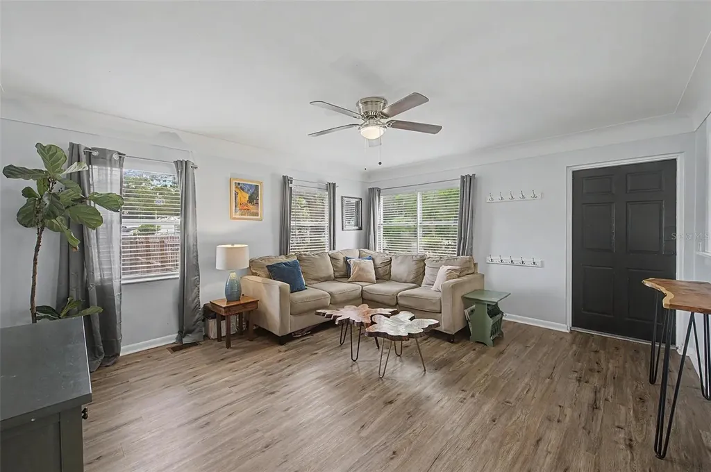 4738 9th Street Zephyrhills FL 33542