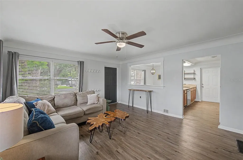 4738 9th Street Zephyrhills FL 33542