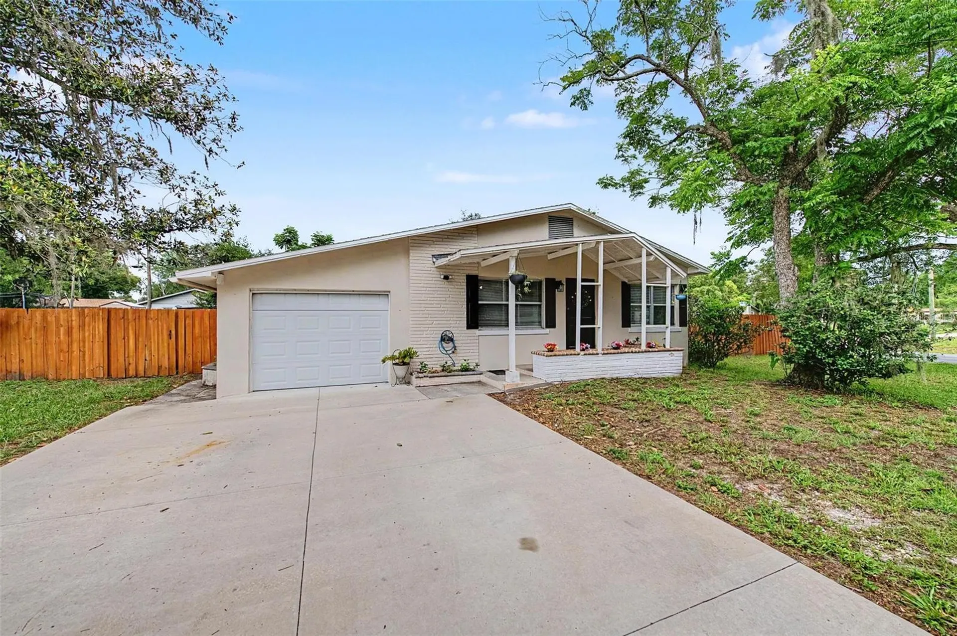 4738 9th Street Zephyrhills FL 33542