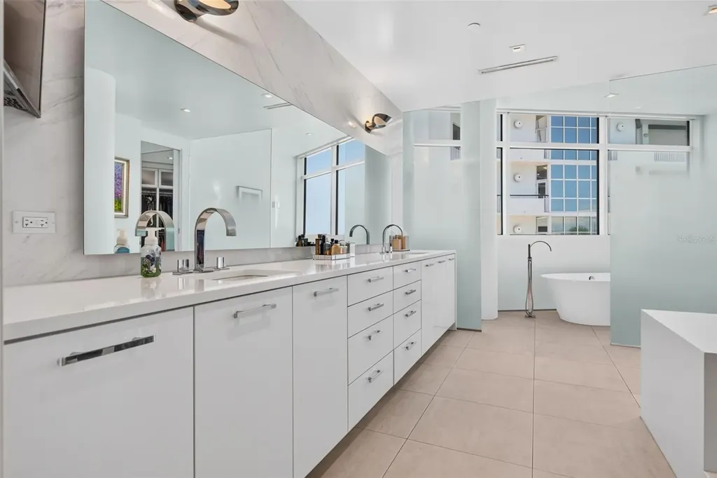 280 Golden Gate Point Sarasota FL 34236