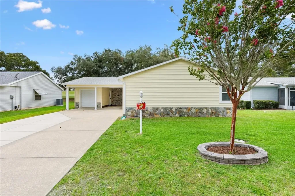 723 Heathrow Avenue Lady Lake FL 32159