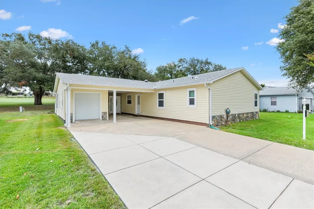 723 Heathrow Avenue Lady Lake FL 32159