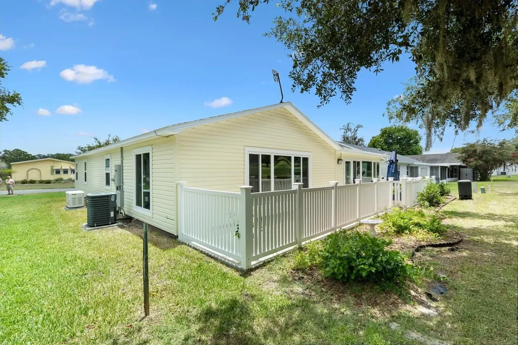 723 Heathrow Avenue Lady Lake FL 32159