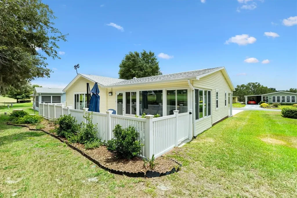 723 Heathrow Avenue Lady Lake FL 32159