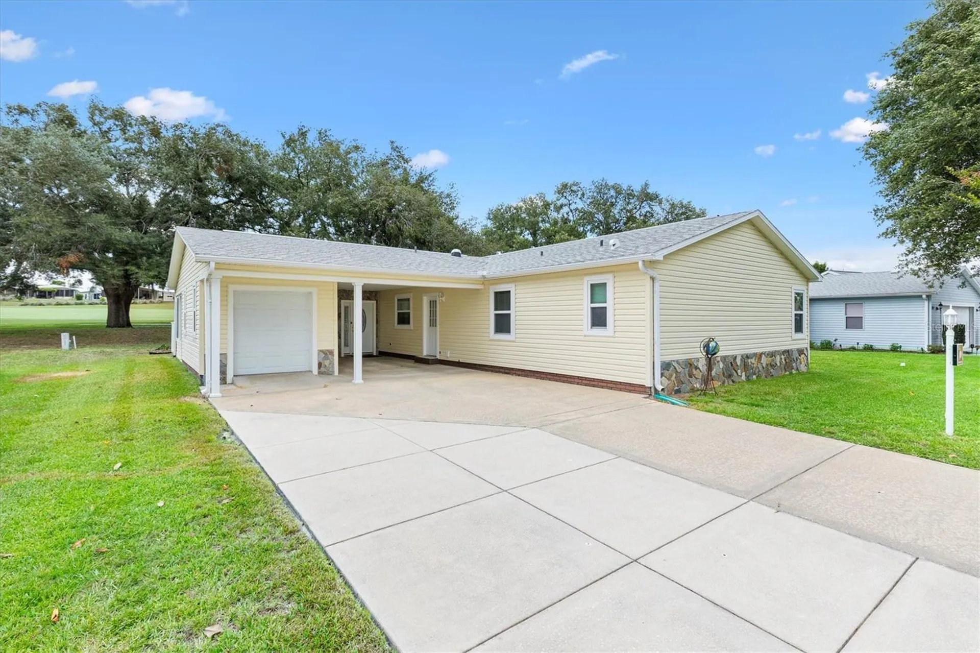723 Heathrow Avenue Lady Lake FL 32159