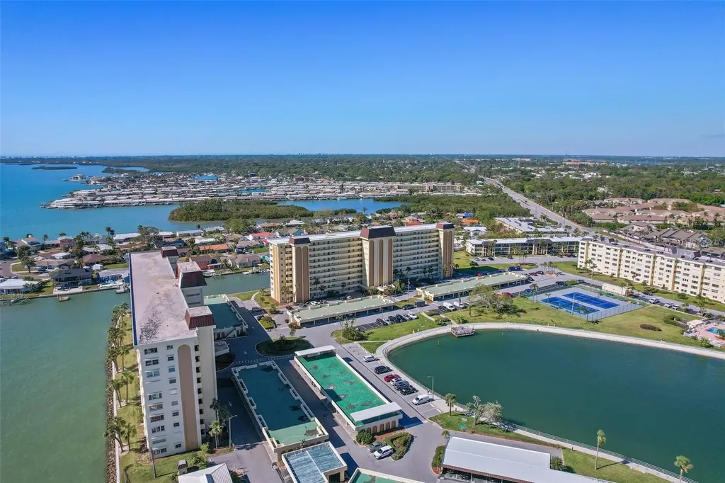 4725 Cove Circle St Petersburg FL 33708