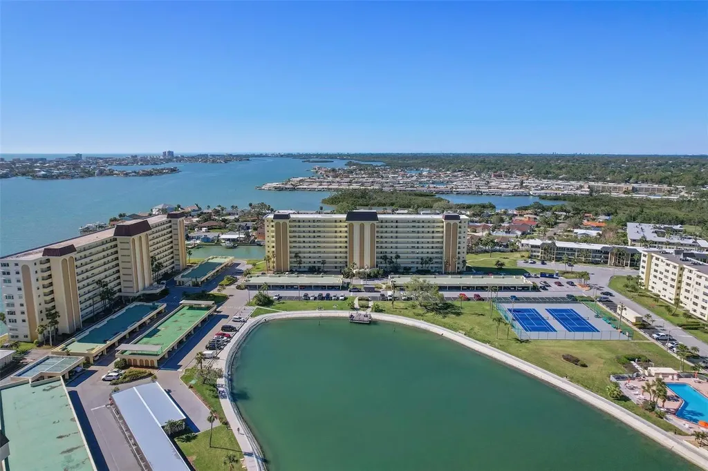 4725 Cove Circle St Petersburg FL 33708