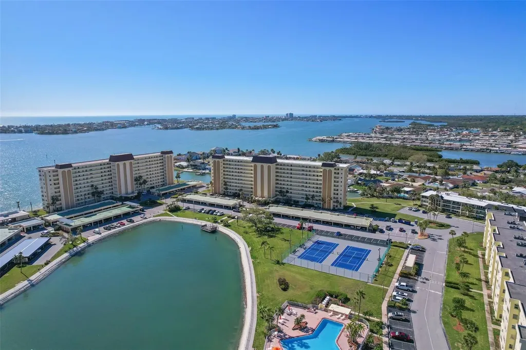 4725 Cove Circle St Petersburg FL 33708