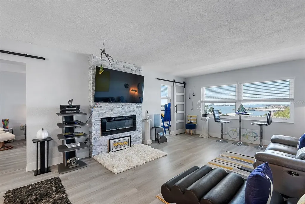 4725 Cove Circle St Petersburg FL 33708