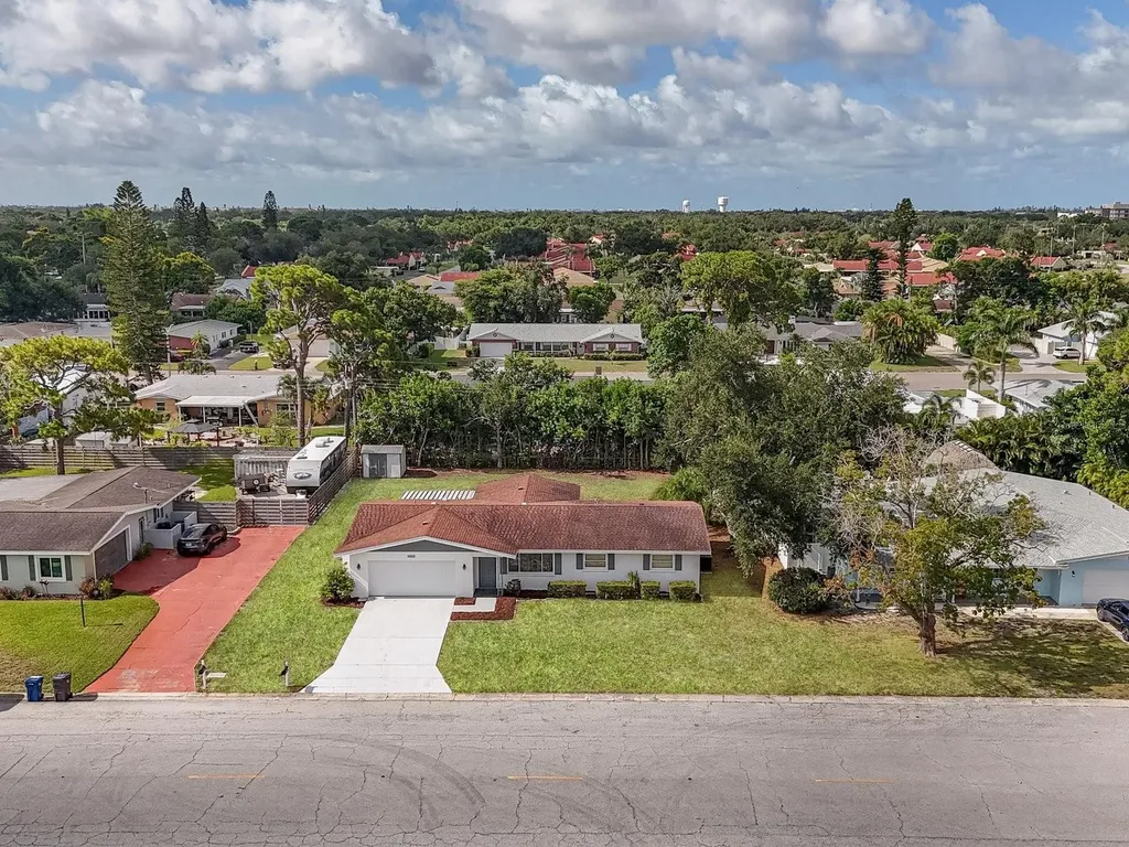 5605 9th Avenue Drive W Bradenton FL 34209