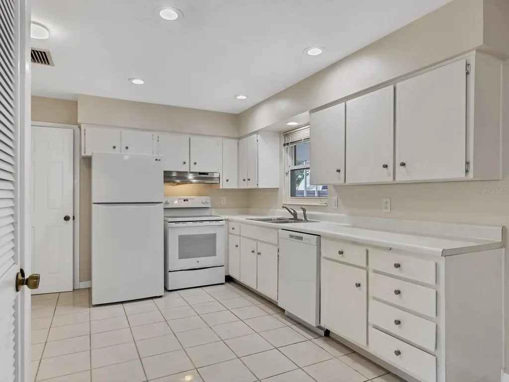5605 9th Avenue Drive W Bradenton FL 34209