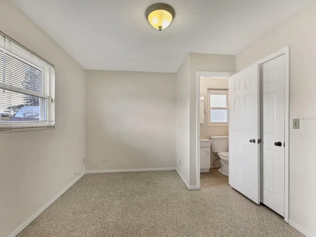 5605 9th Avenue Drive W Bradenton FL 34209