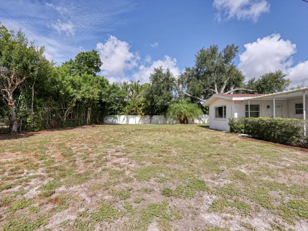 5605 9th Avenue Drive W Bradenton FL 34209
