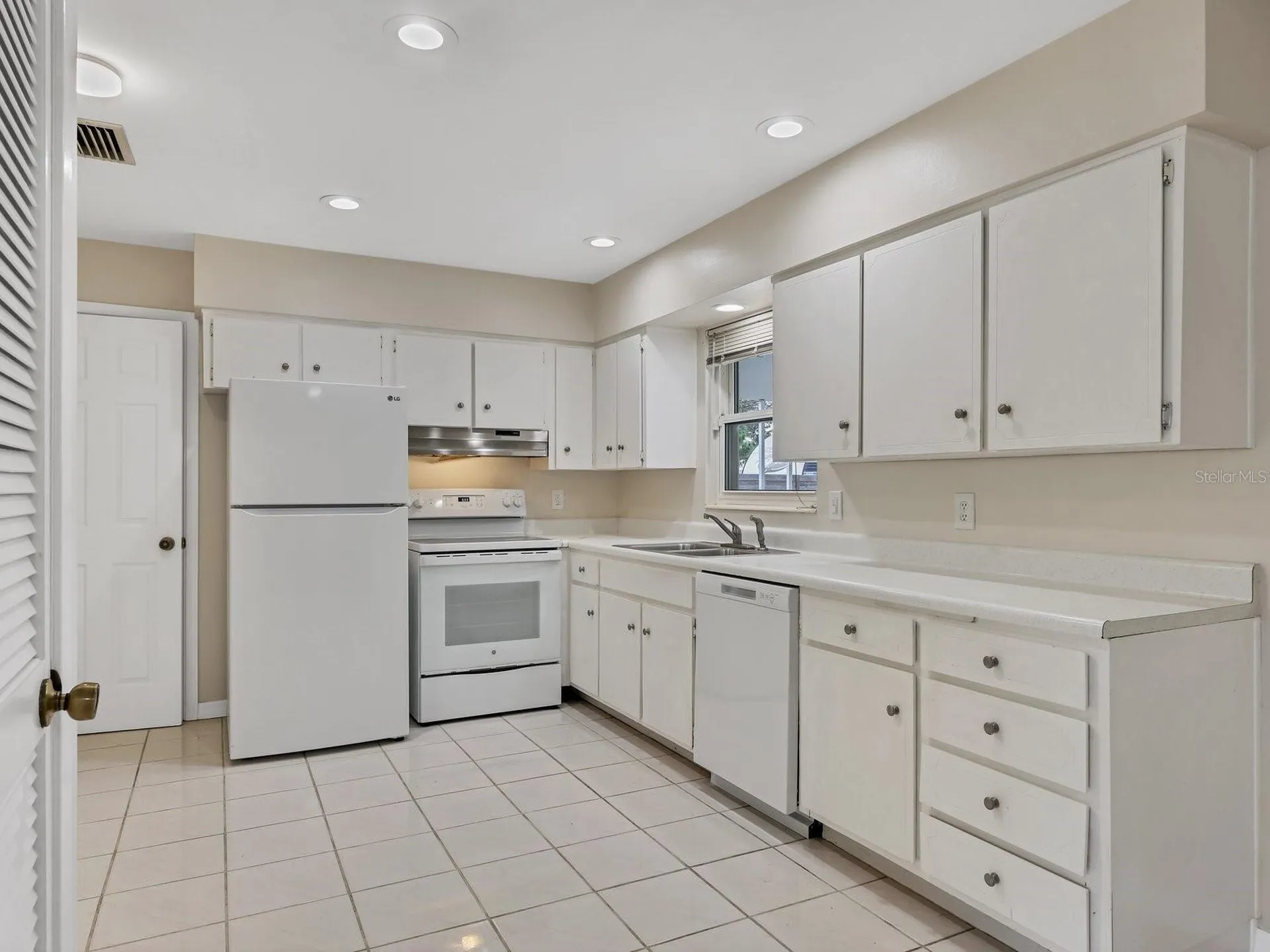 5605 9th Avenue Drive W Bradenton FL 34209