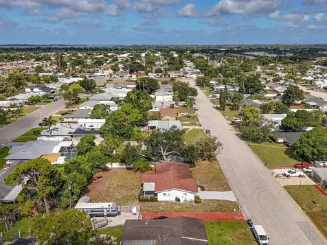5605 9th Avenue Drive W Bradenton FL 34209