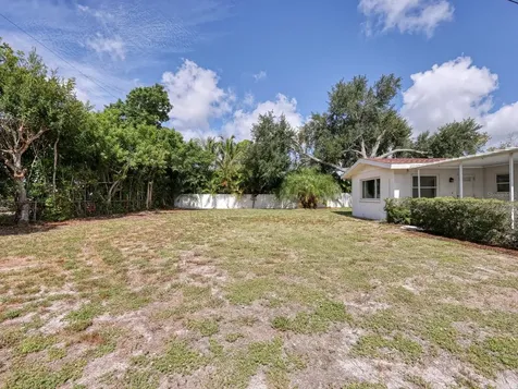 5605 9th Avenue Drive W Bradenton FL 34209