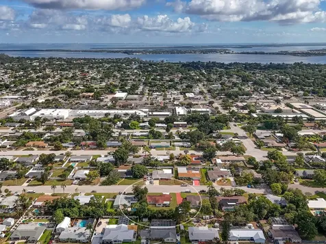 5605 9th Avenue Drive W Bradenton FL 34209