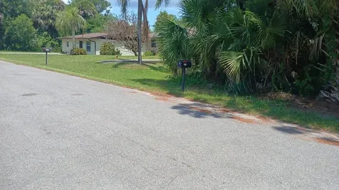 212 Hickory Avenue Oak Hill FL 32759