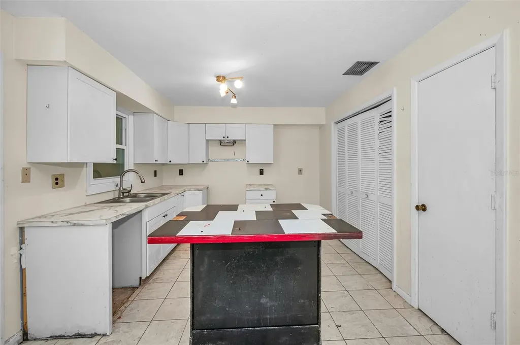 1200 E Court Street Tarpon Springs FL 34689