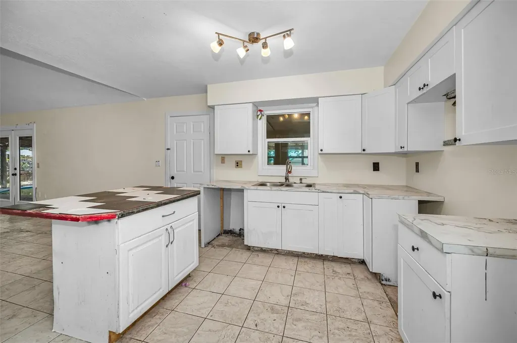 1200 E Court Street Tarpon Springs FL 34689