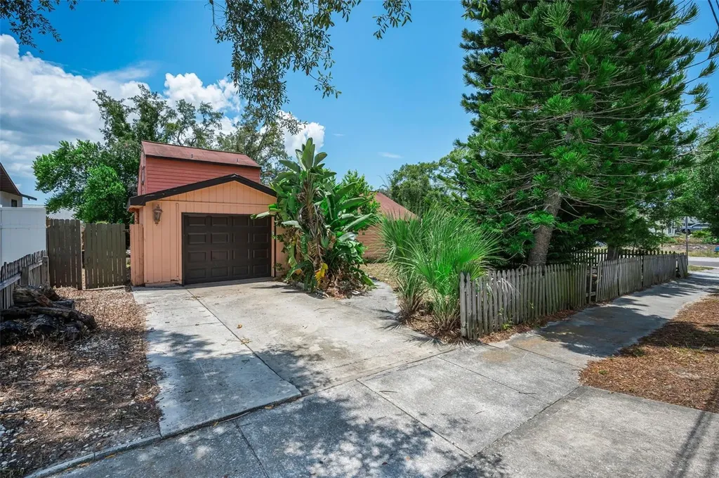 1200 E Court Street Tarpon Springs FL 34689