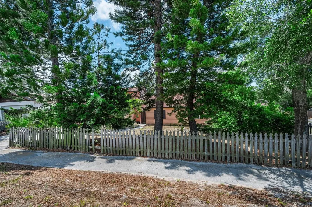 1200 E Court Street Tarpon Springs FL 34689