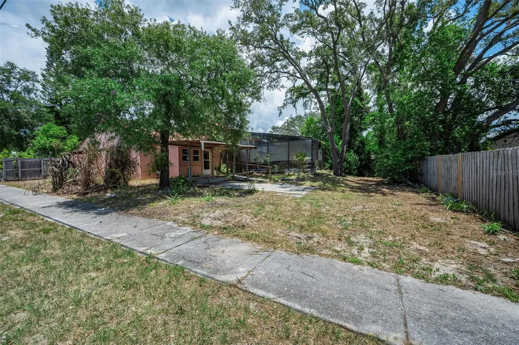 1200 E Court Street Tarpon Springs FL 34689