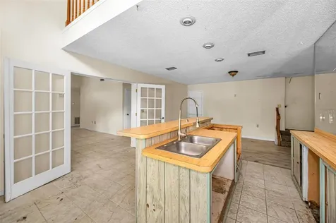 1200 E Court Street Tarpon Springs FL 34689
