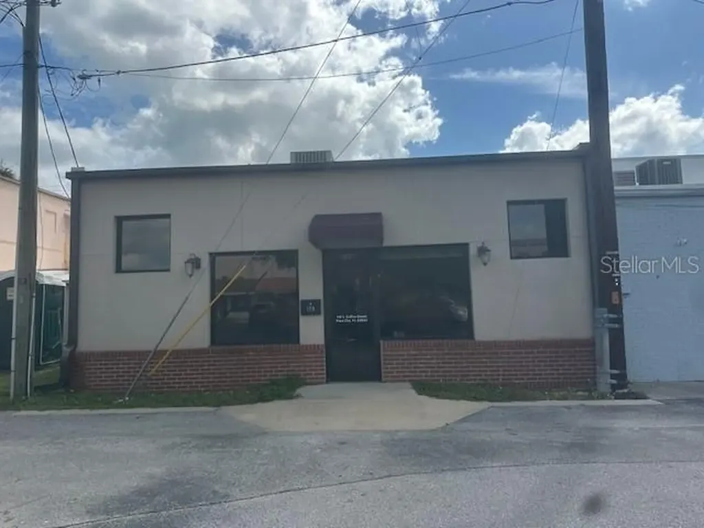 110 S Collins Street Plant City FL 33563