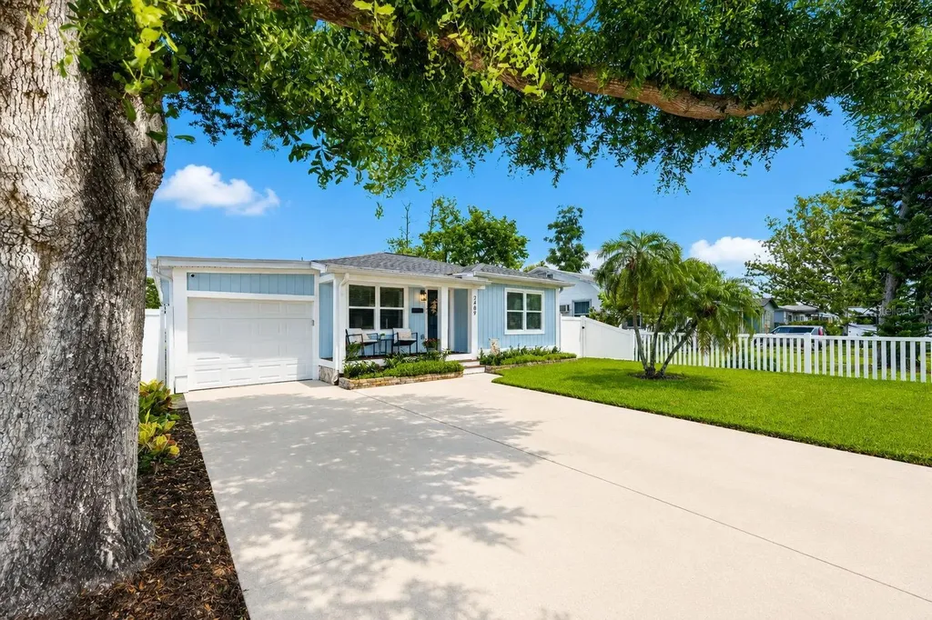 2489 15th Avenue N St Petersburg FL 33713