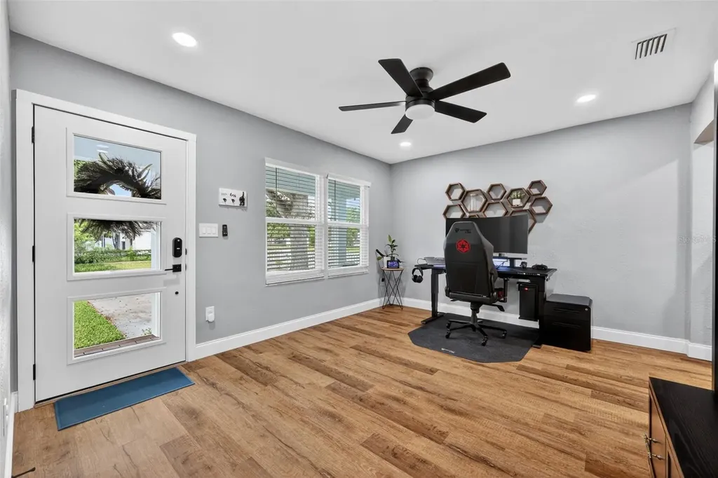 2489 15th Avenue N St Petersburg FL 33713