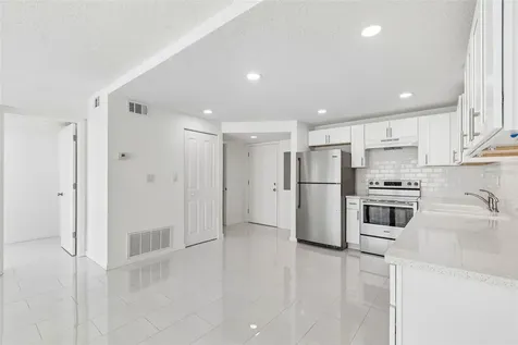 450 Treasure Island Causeway Treasure Island FL 33706